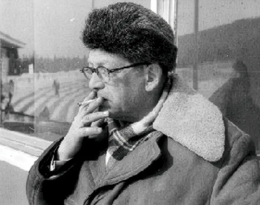 Dr. Andrzej Trojanowski wearing a fur hat and smoking a cigarette. A black-and-white photo from the collection of Ewa Solska.